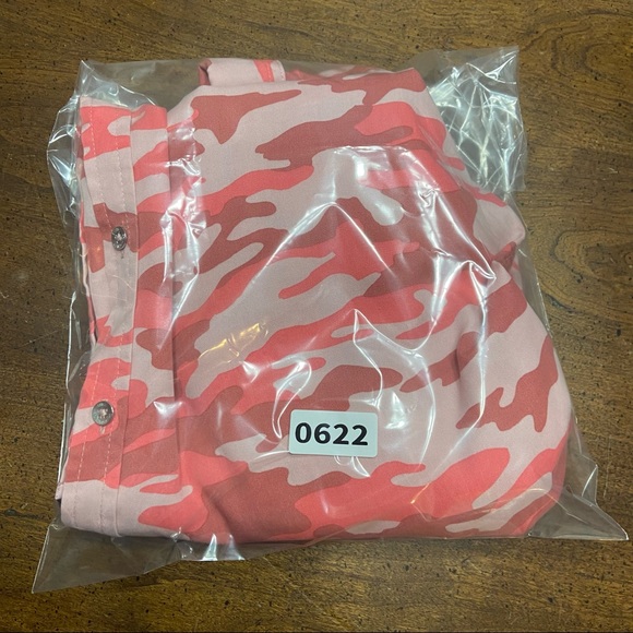 NWT Calvin Klein pink Camo button up‎ shirt - Picture 11 of 14